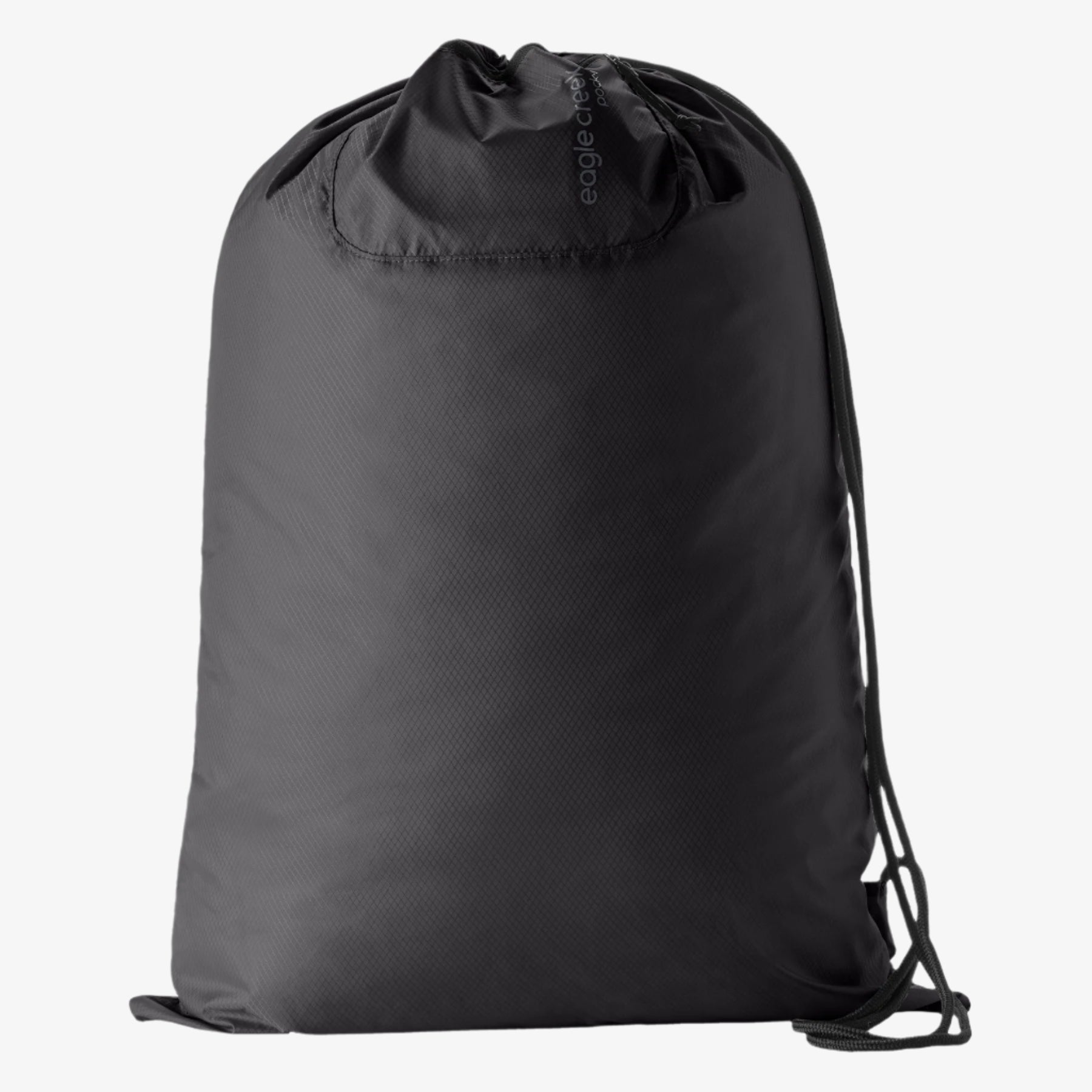 eagle-creek-packable-laundry-sack-100-ocean-recycled-fabric-packs-into-itself image 7
