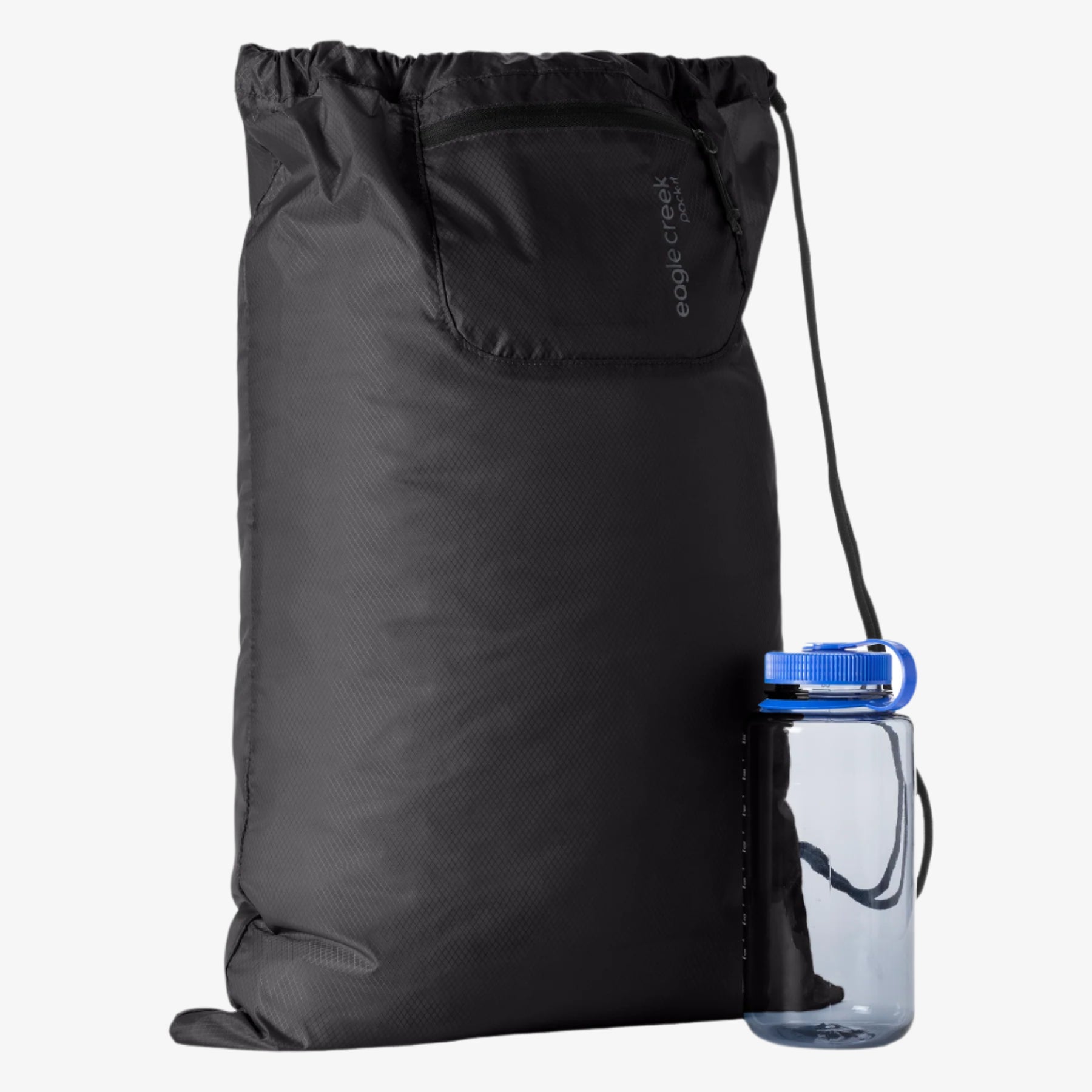 eagle-creek-packable-laundry-sack-100-ocean-recycled-fabric-packs-into-itself image 8