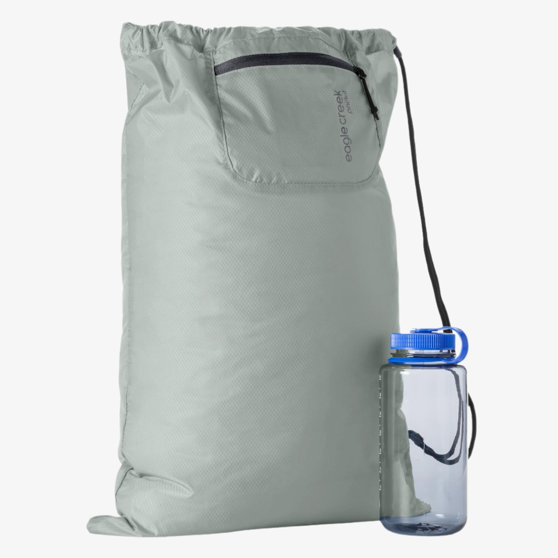 eagle-creek-packable-laundry-sack-100-ocean-recycled-fabric-packs-into-itself image 4